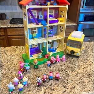 Peppa pig house 22” interactive family home plus extras